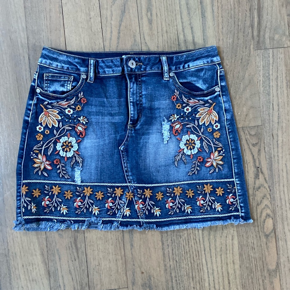 Altar'd State - embroidered gene mini skirt. Size Medium.